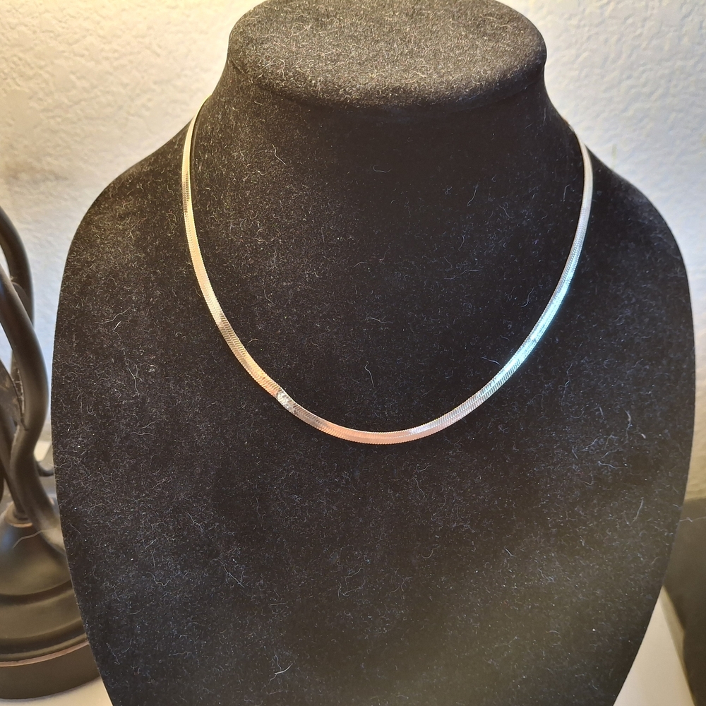 Elegant Silver Necklace